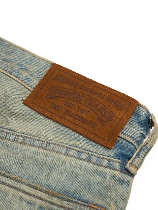 Dirty Wash Cotton Wreath Denim Short